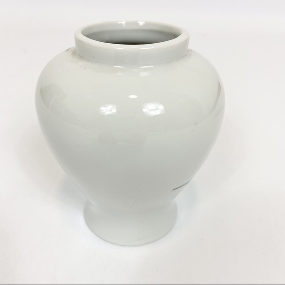 Small Moriage Vase Pastel Floral Made In Japan Mid 20th Century 4.5” Tall - Picture 3 of 6